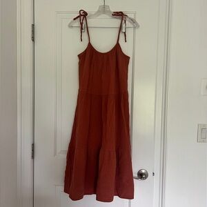 Cute summer sundress! New In size small